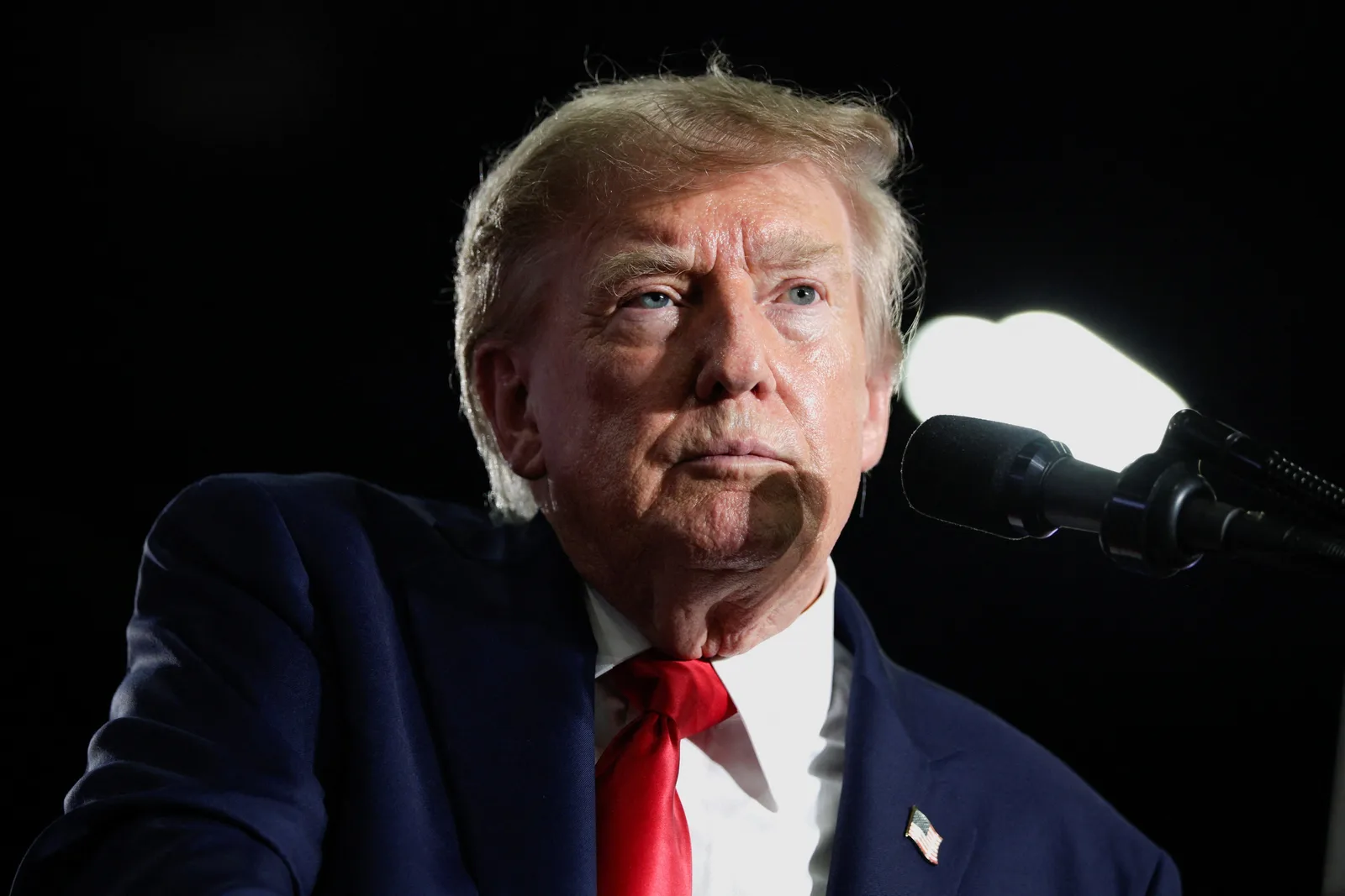 Trump anuncia força reguladora e questiona nome usado para IA