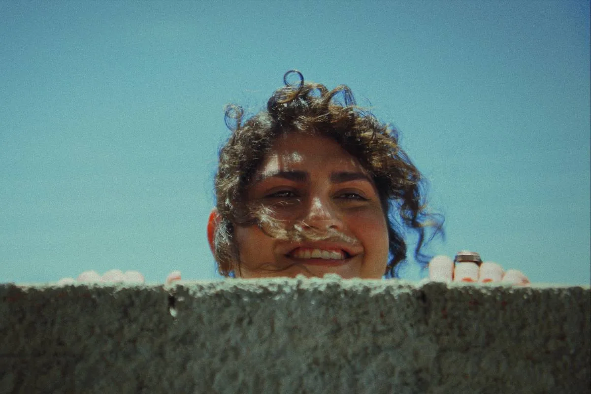 Filme de Guto Parente transforma bastidores em conflito entre luto, trabalho e criação