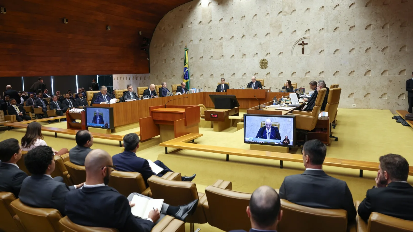 Dino contesta relatoria de Fachin e propõe análise conjunta de processos