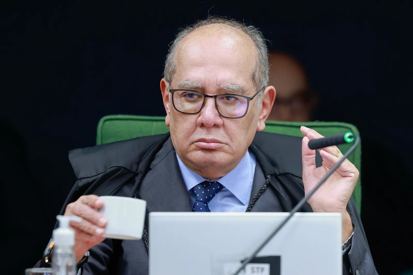 Gilmar pede a Fachin que reúna casos de Moraes e Mendonça no STF