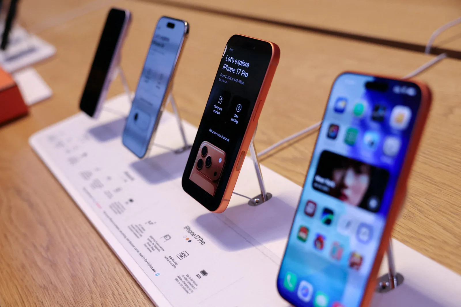 Apple retira modelos do site e eleva preços do iPhone Air