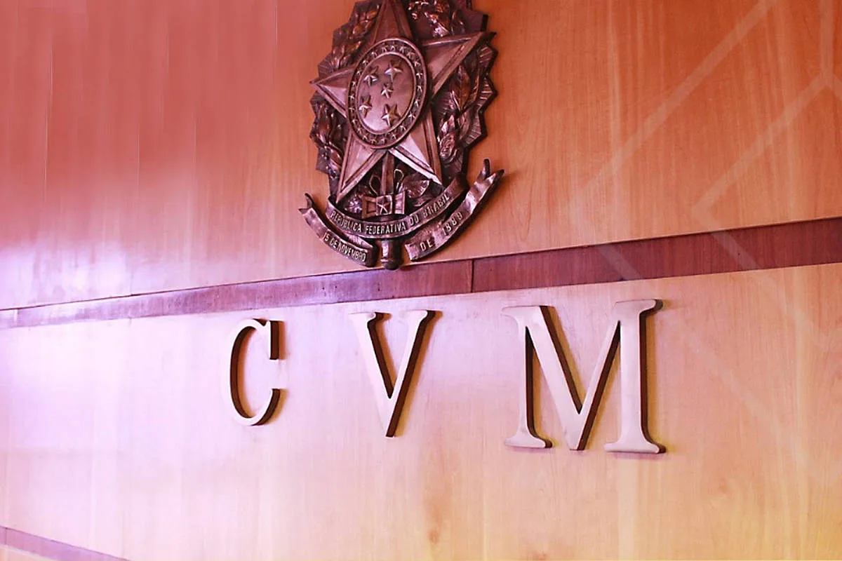 CVM pede 1.215 inspetores enquanto enfrenta queda de servidores e retenção de recursos