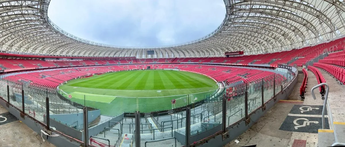 Inter e Santos se enfrentam pelo Brasileirão em momentos distintos