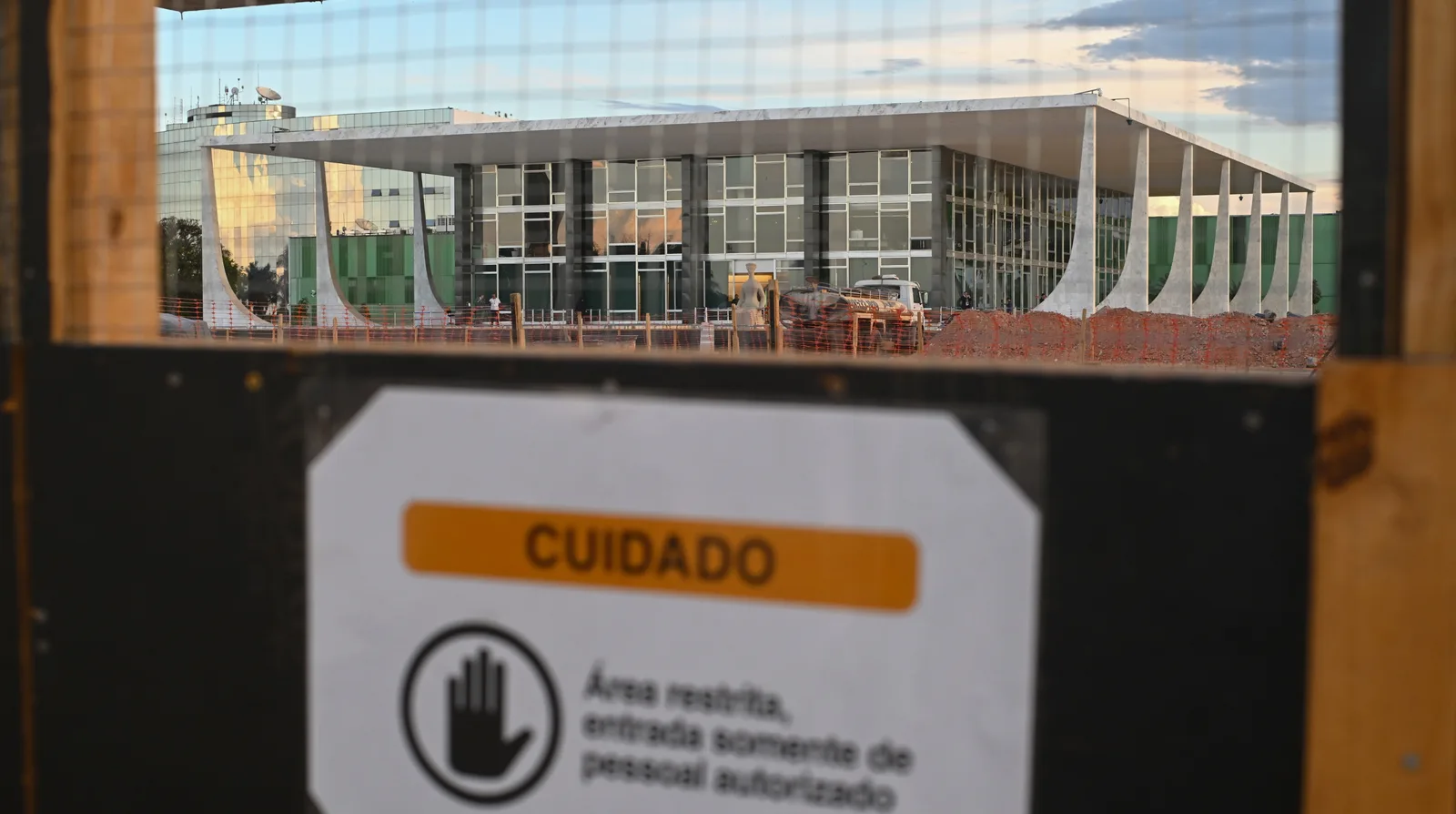 Levantamento aponta 106 candidatos ao Senado favoráveis a impeachment no STF