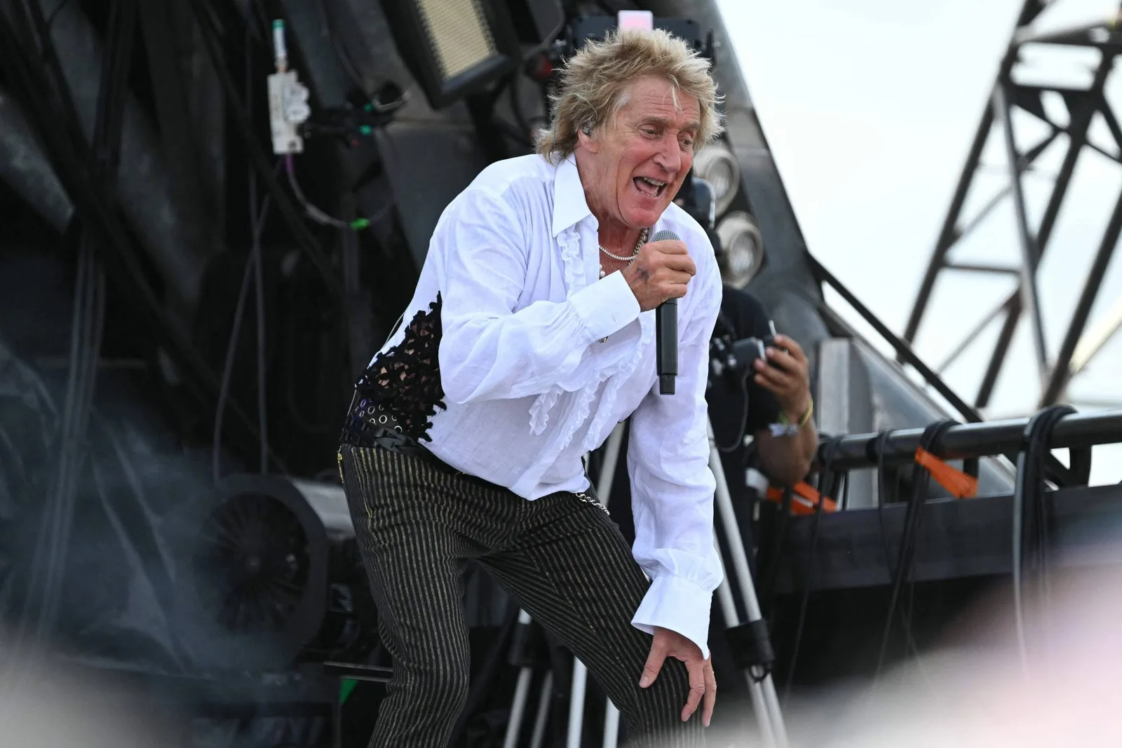Rod Stewart prepara despedida das grandes excursões de rock em 2027