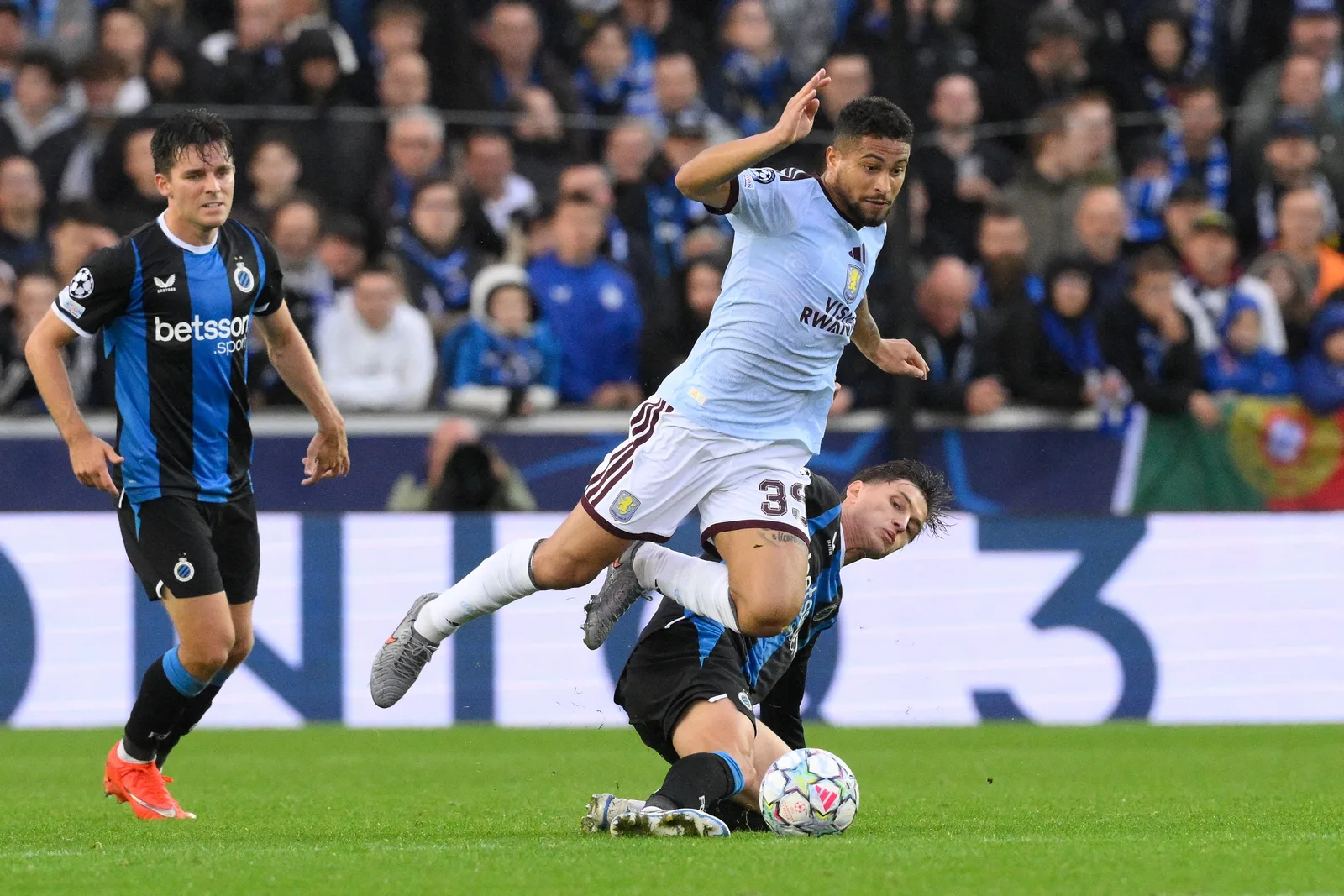João Gomes celebra adaptação ao Aston Villa após estreia vitoriosa na Champions