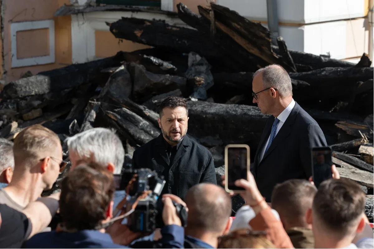 Ataque russo atinge ponte em Kiev durante visita de Friedrich Merz