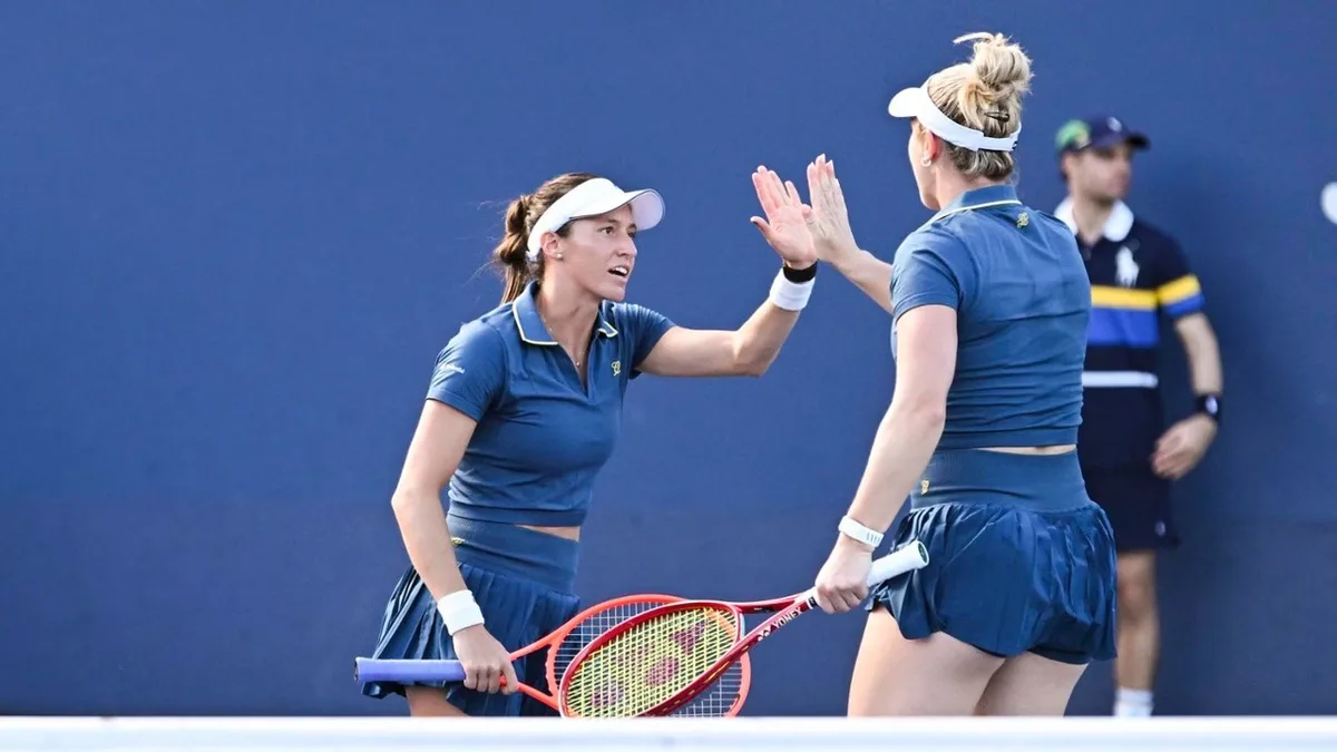 Stefani e Dabrowski vencem em 54 minutos e alcançam sexta quartas no US Open