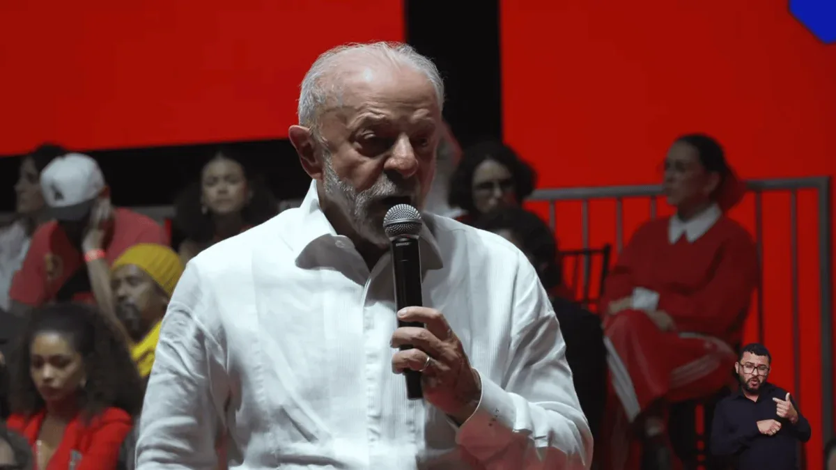 Lula avalia restringir cassinos on-line e cobra mudança no financiamento dos clubes