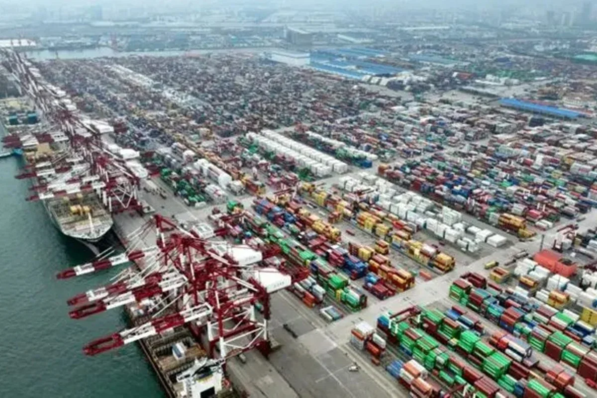 Fogo em navio em Qingdao mata 20 e deixa cinco desaparecidos