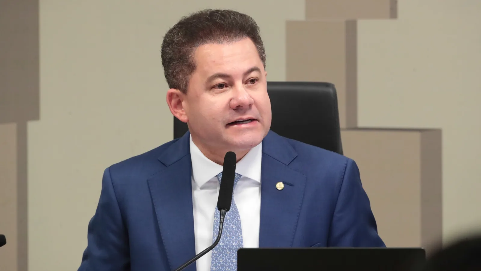 PF faz buscas em operação que mira deputado por suspeita de influência judicial