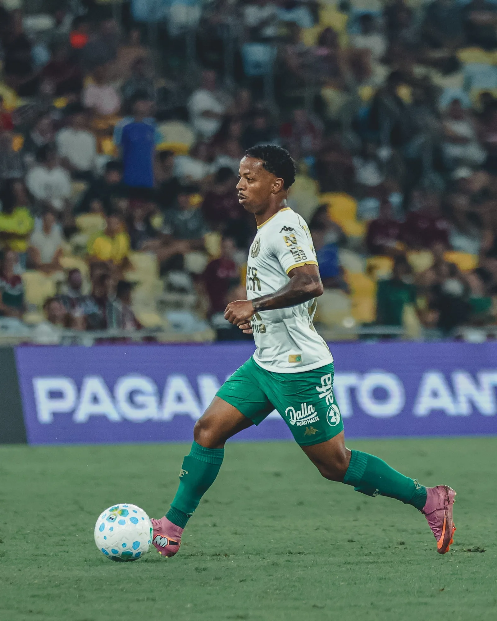 Ênio deixa a Chapecoense após rescisão e tem destino na Arábia Saudita encaminhado