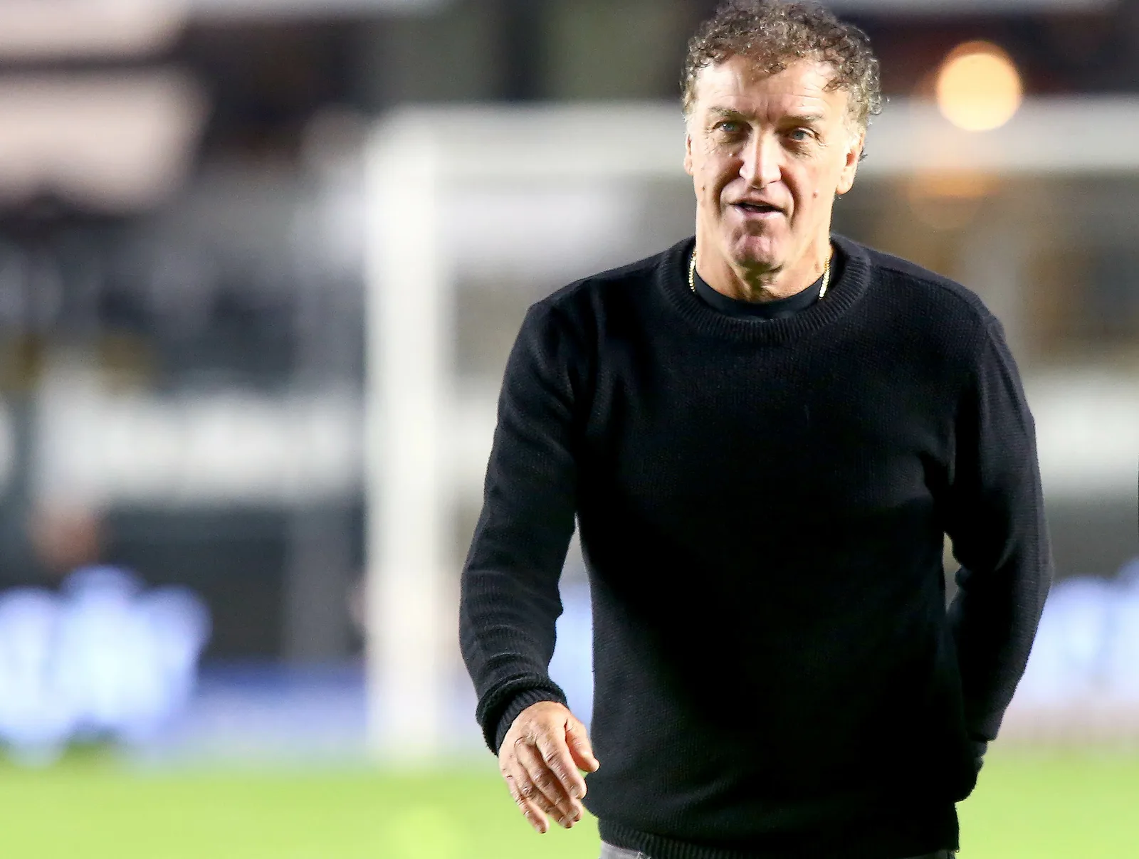 Cuca destaca adaptação tática e força do grupo do Santos após vitória