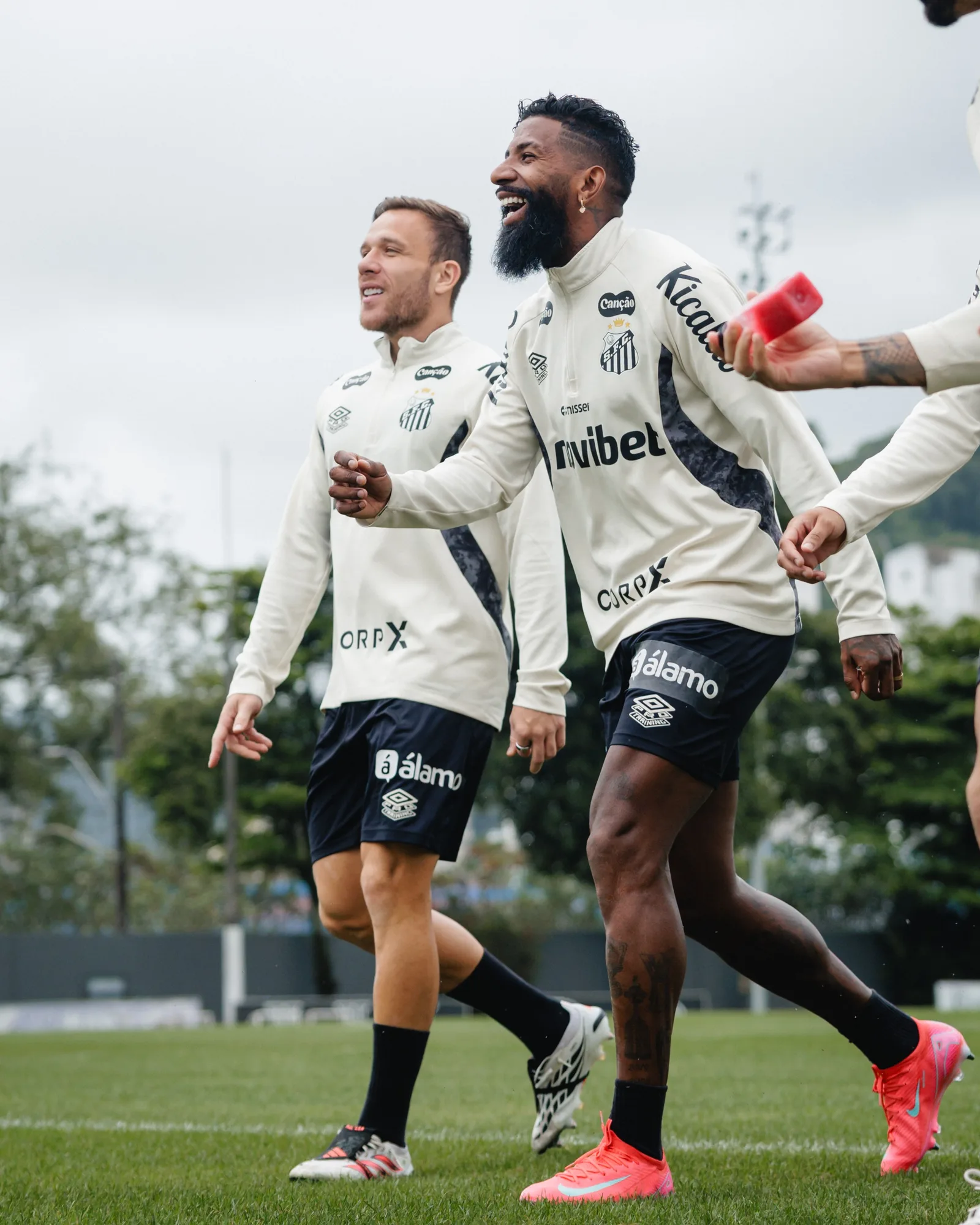 Santos terá três desfalques contra o Atlético-MG; Rodinei fica no banco