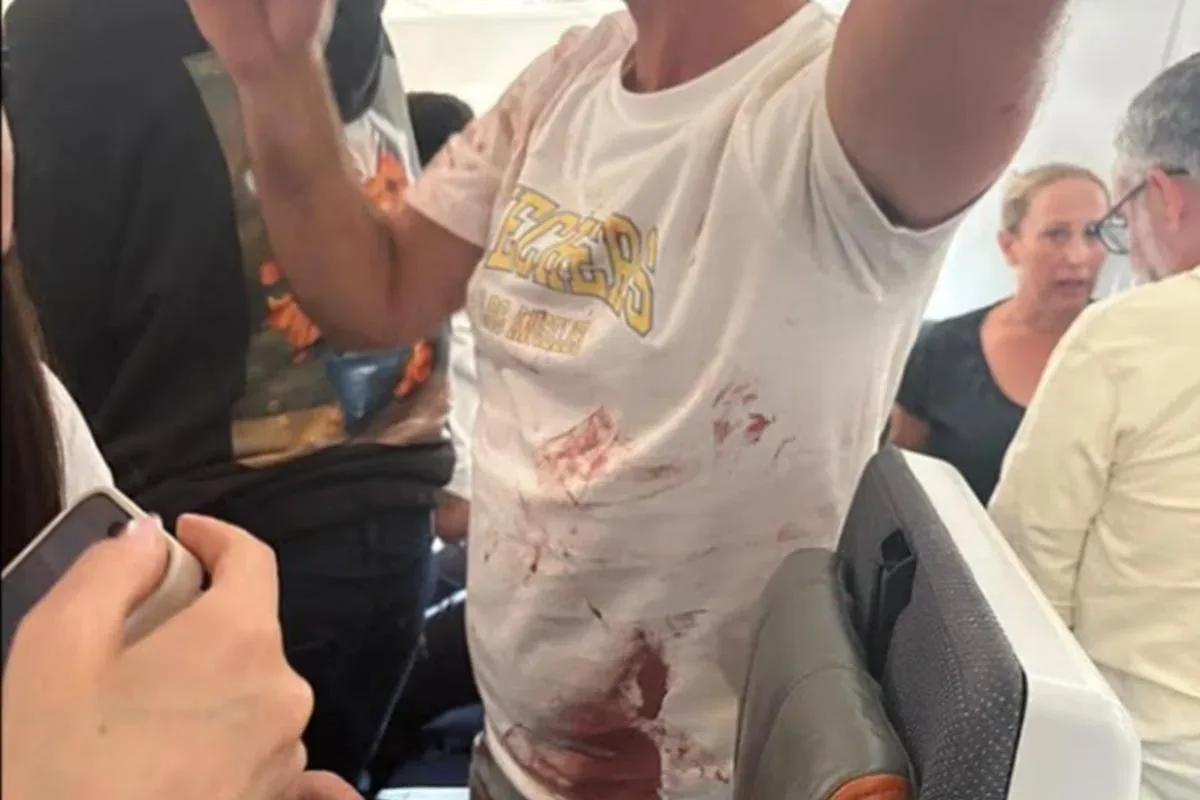 Copiloto de voo da FlyDubai afirma que atacou comandante sozinho