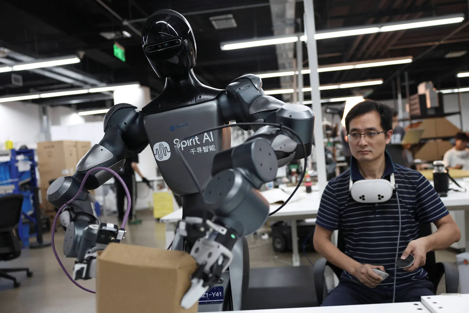 Startup chinesa prevê salto na inteligência de robôs em 2027