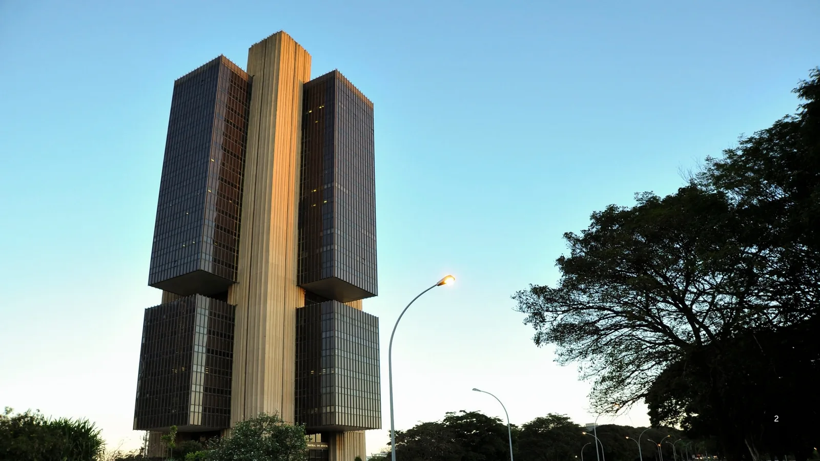 Relatório do BC terá série mensal sobre negociações salariais