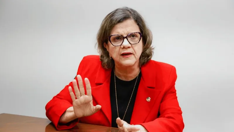 Teresa Leitão rejeita mudança na maioridade penal em PEC da Segurança