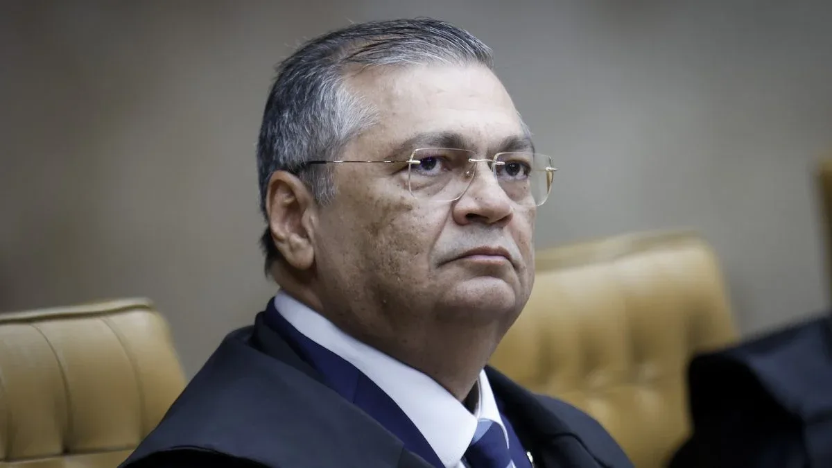 Dino questiona suspensão de postagem e leva disputa ao plenário do STF