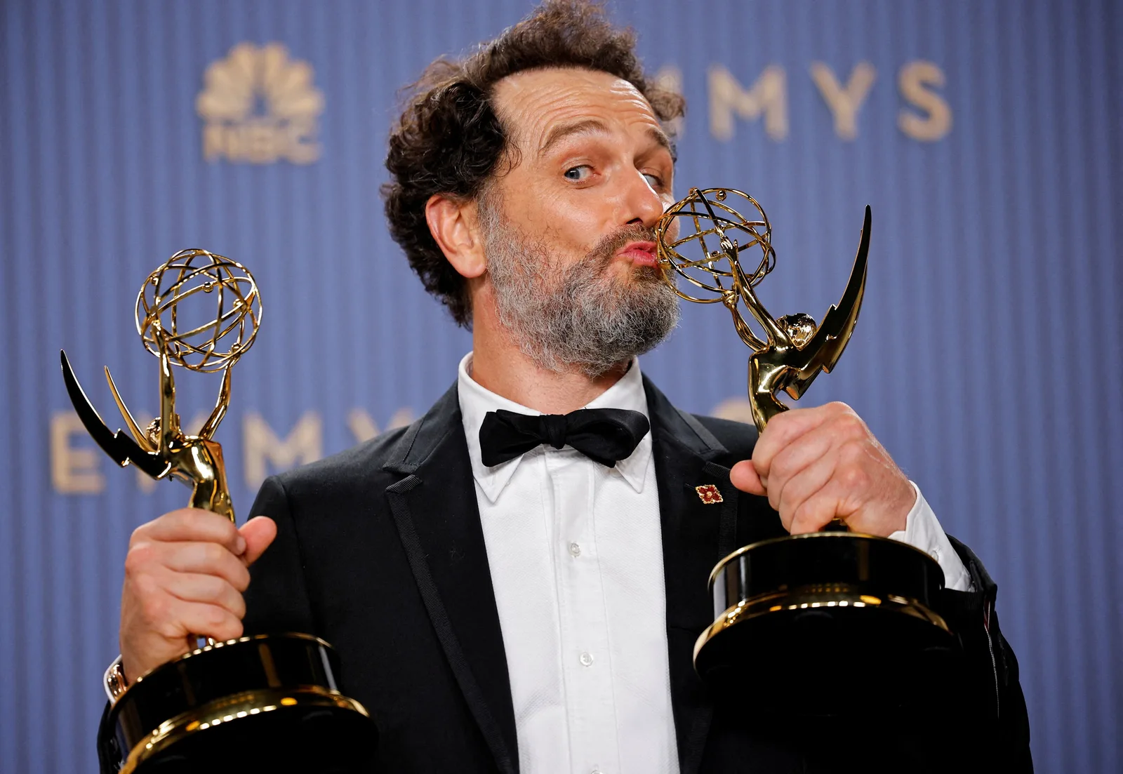 Matthew Rhys faz história, e Emmy 2026 distribui prêmios entre séries de TV