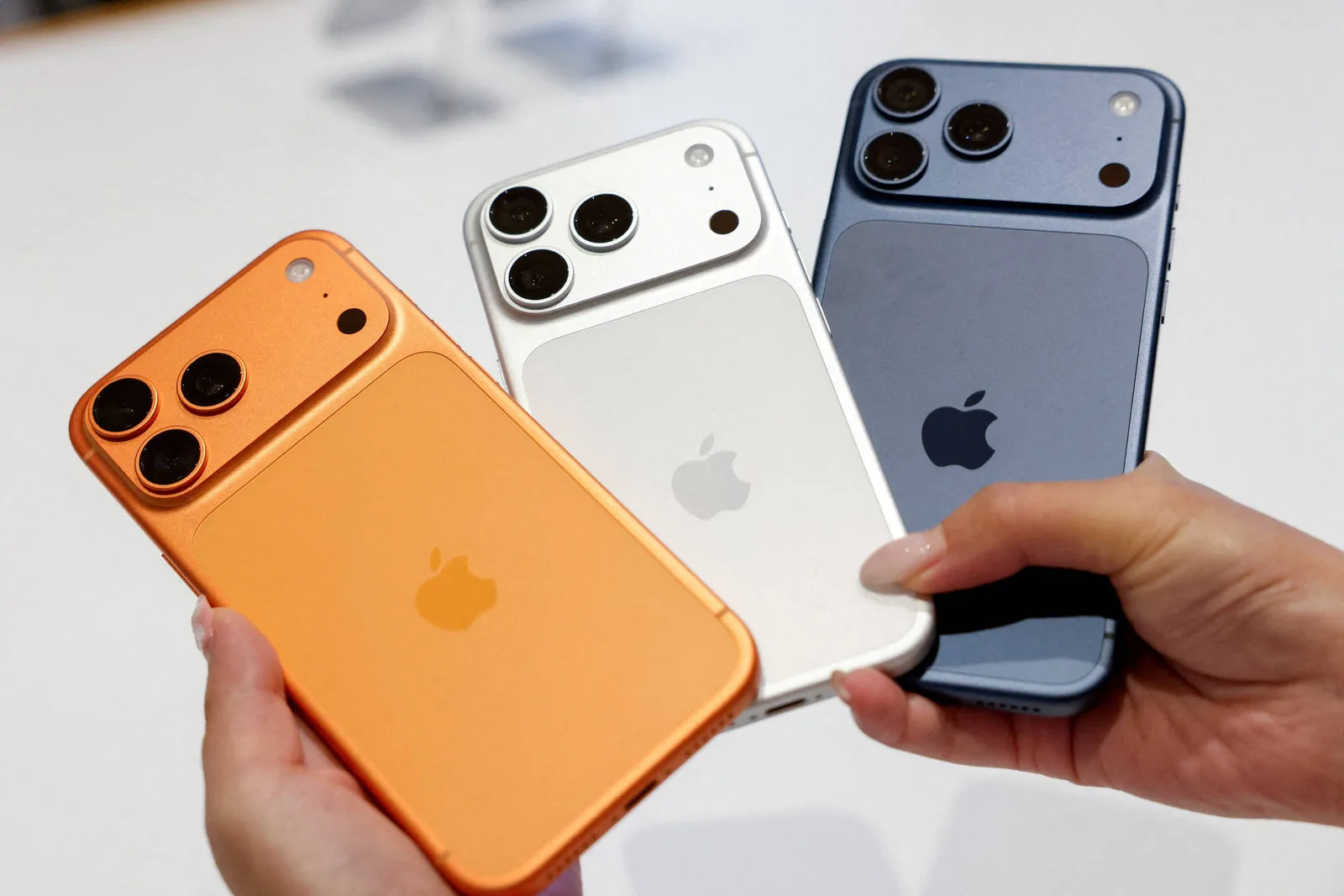 Apple deve apresentar iPhone dobrável com preço acima de US$ 2.000