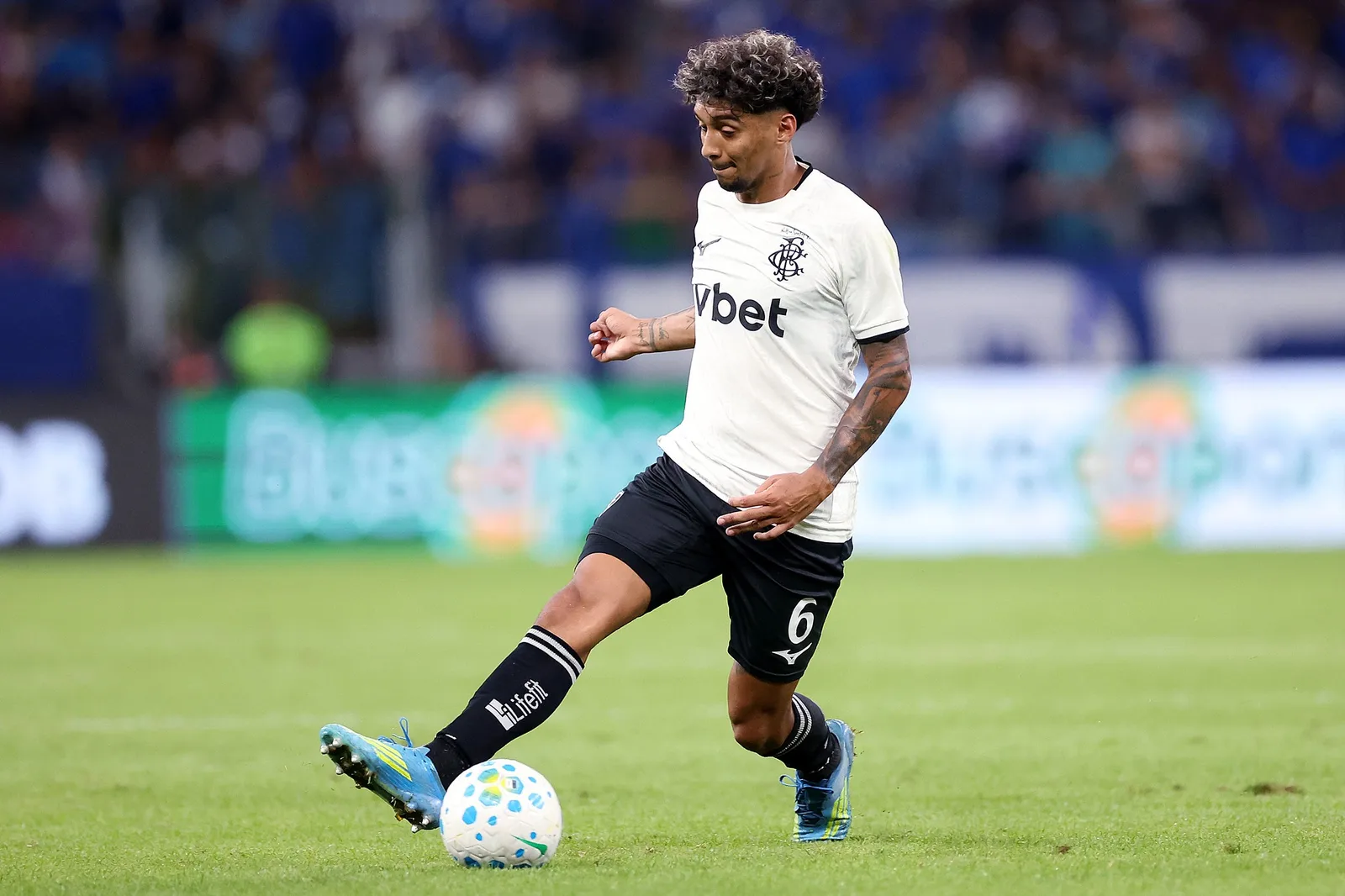 Botafogo terá Medina e Ziyech à disposição contra o Mirassol