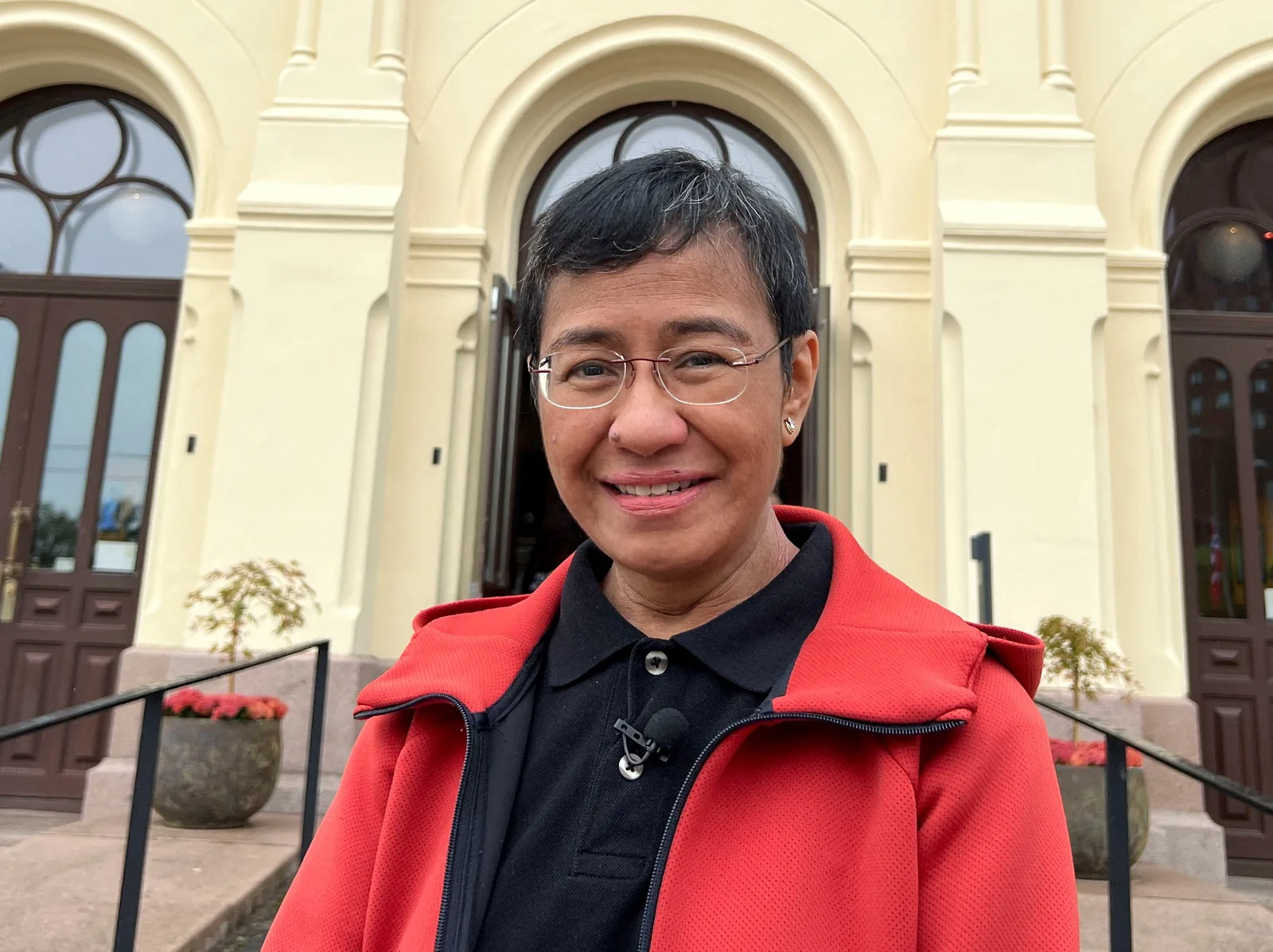 Maria Ressa pede responsabilização de big techs por danos da inteligência artificial
