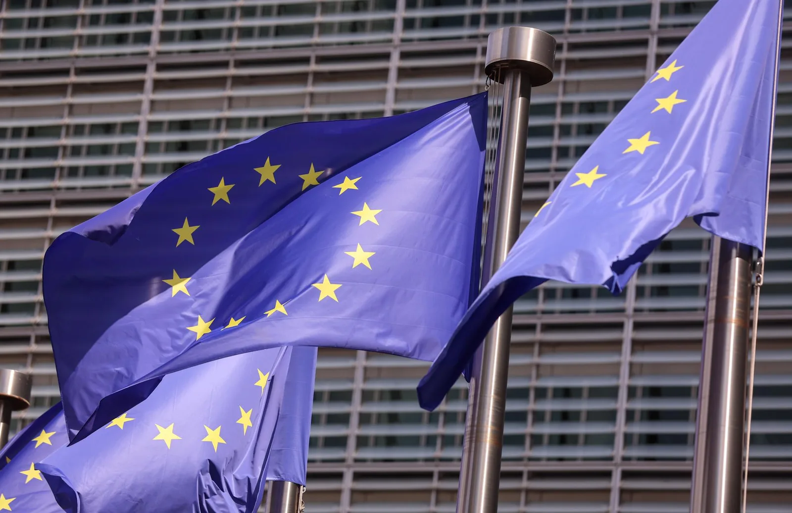 Comissão Europeia propõe deportações mais rápidas e reforço da Frontex