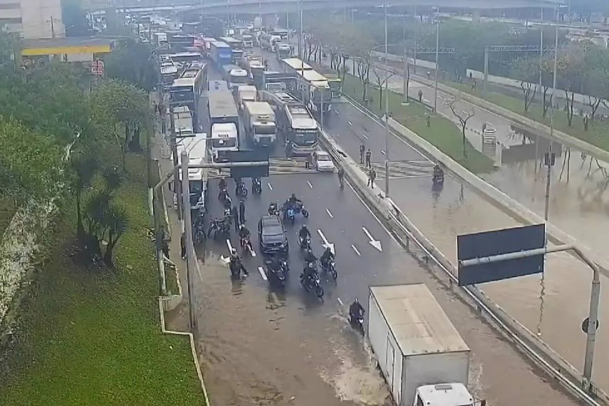Cheia do Tietê atinge quatro pontos da Grande São Paulo