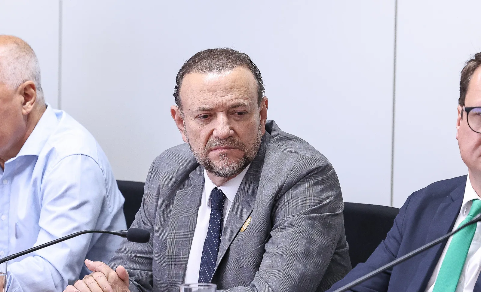 Edinho reconhece desgaste eleitoral, mas separa crise no STF de pedido de Dino