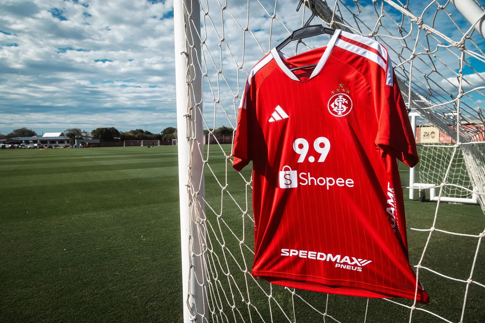 Inter enfrenta o Santos com Shopee no espaço principal da camisa