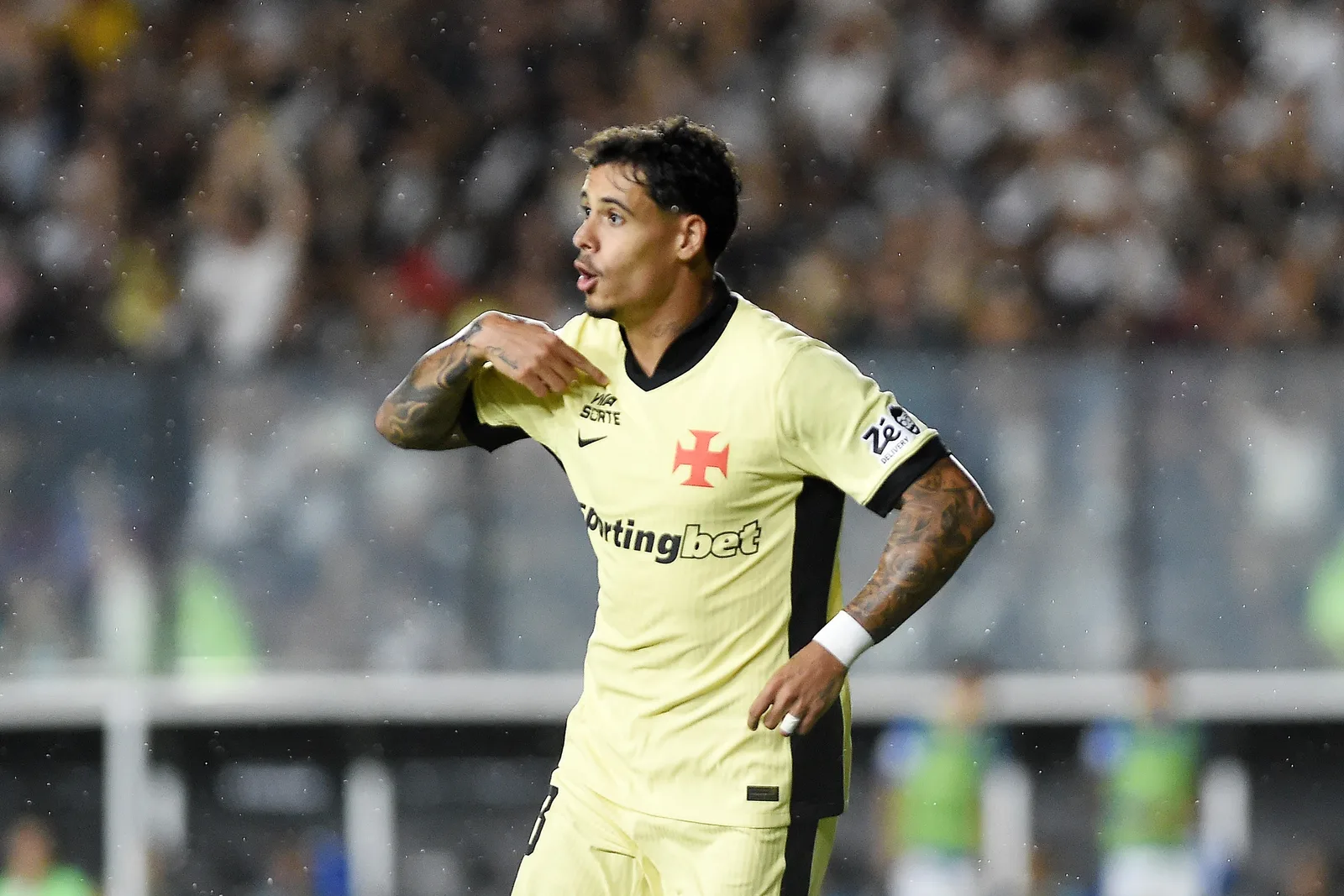 Lucas Freitas chega a 50 jogos e deve começar pelo Vasco contra o Santa Fe