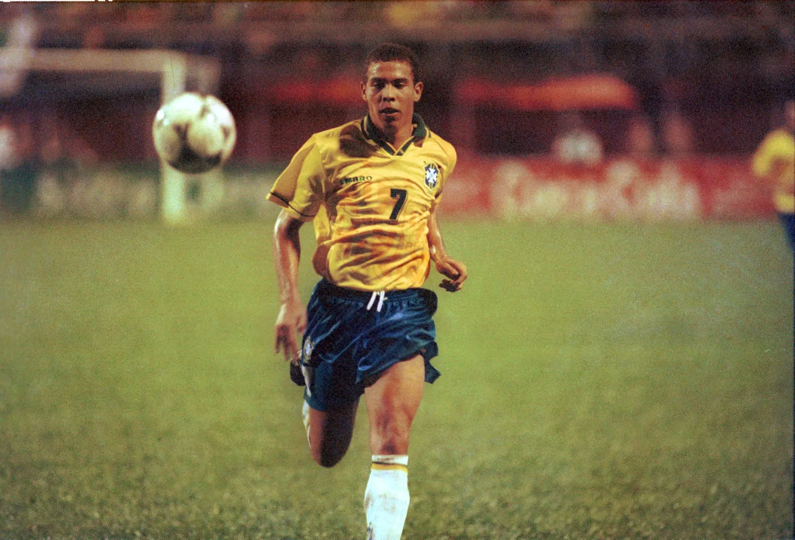Ressacada marcou estreia de Ronaldo como goleador do Brasil