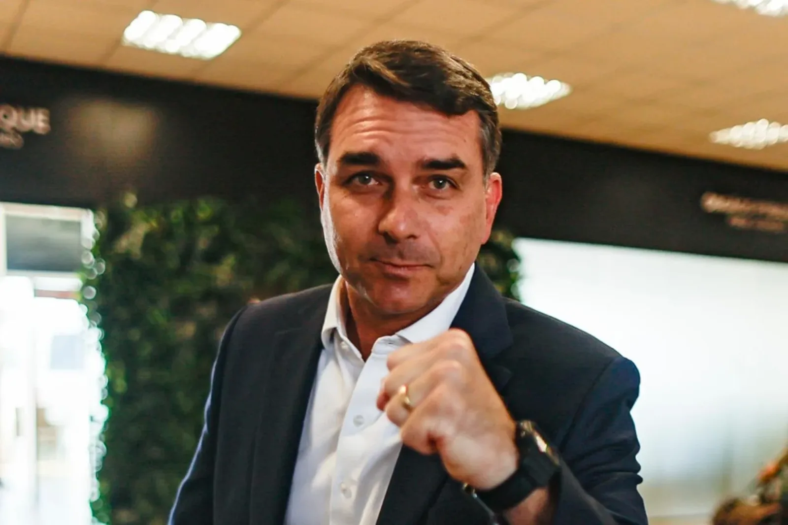 Flávio Bolsonaro vence em cinco estados entre os de menor extrema pobreza