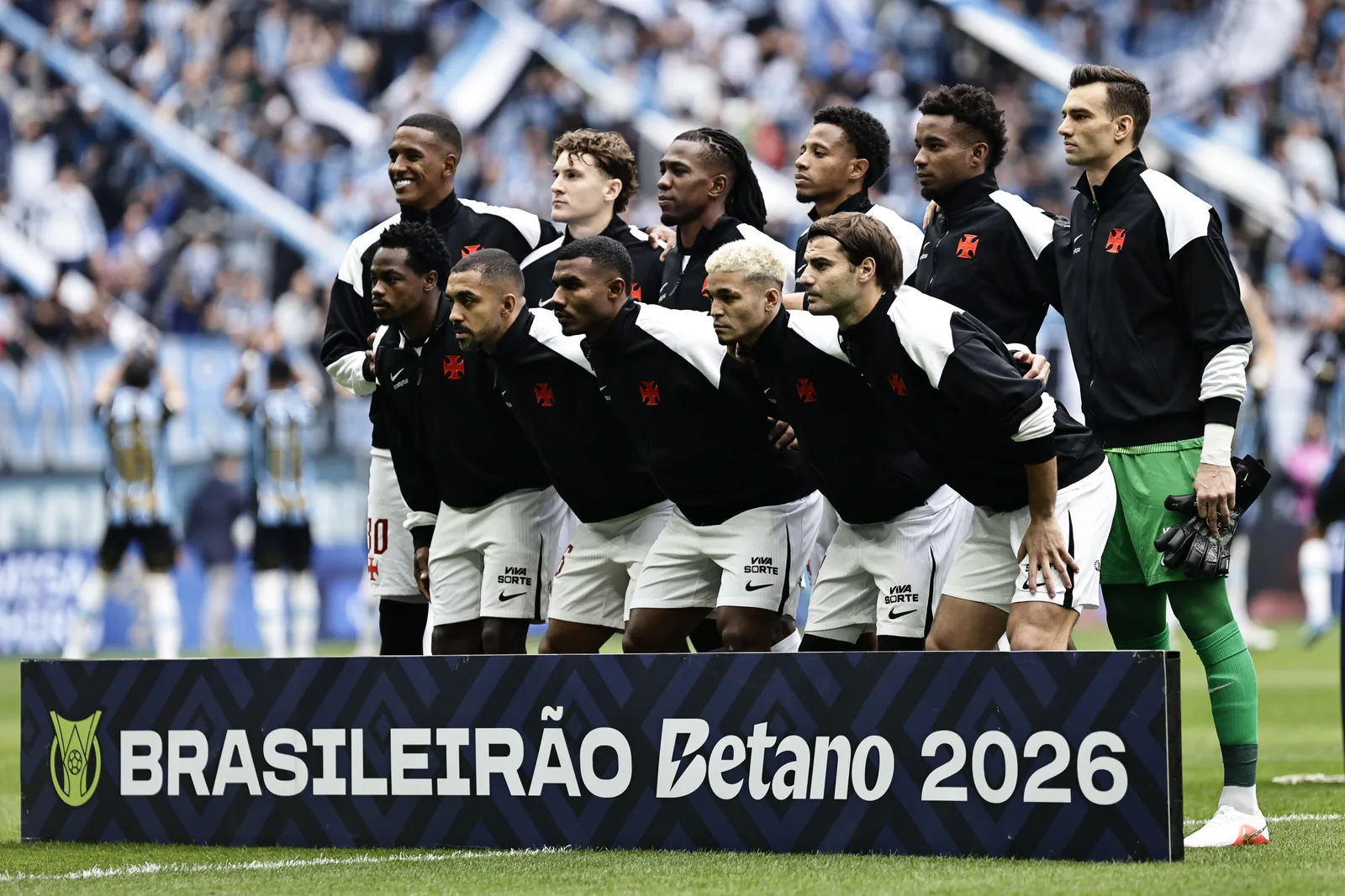 Substituições mudam o jogo, e Vasco vira com destaque para Colidio