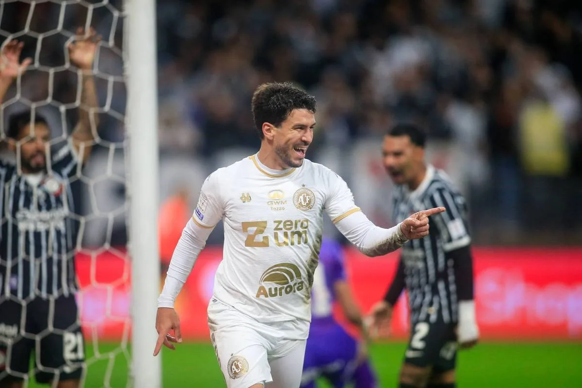 Chapecoense marca duas vezes e amplia sequência negativa do Corinthians