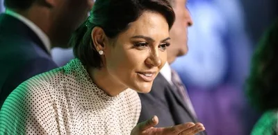 Michelle Bolsonaro declara apoio a André Mendonça durante crise no STF