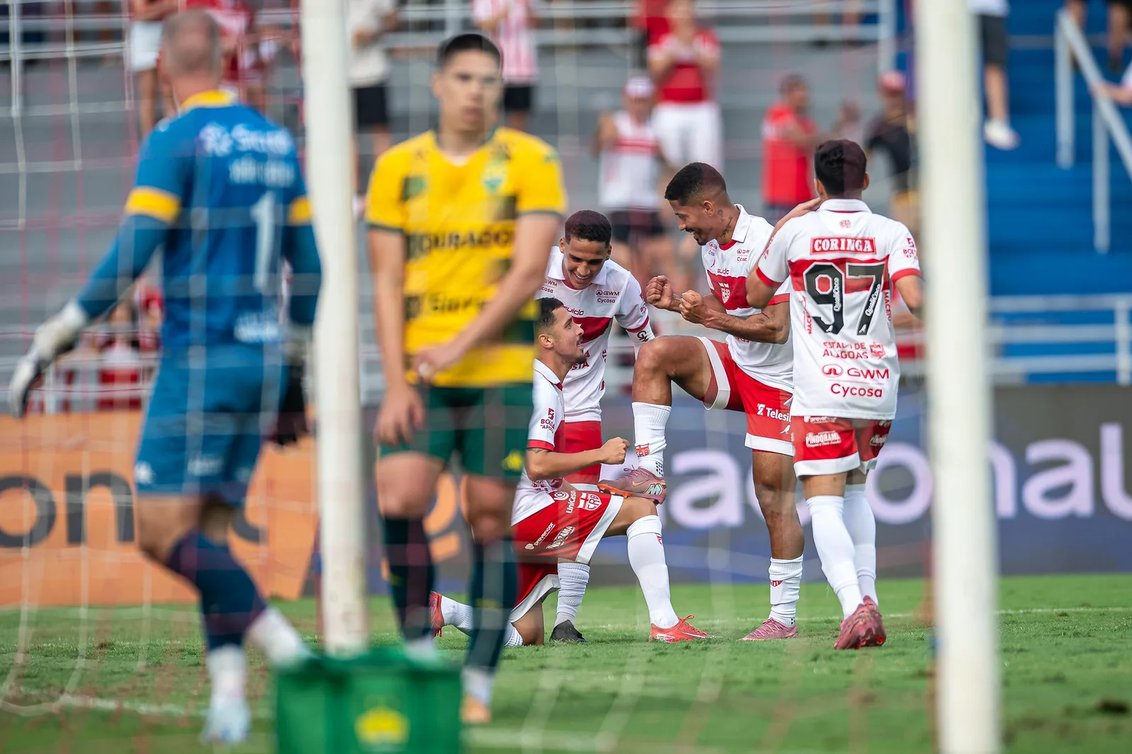 Hereda ganha espaço no CRB e desfalca time após terceiro amarelo