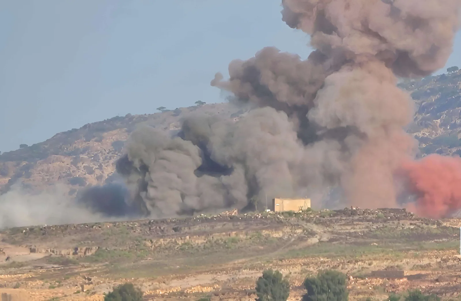 Ataques houthis interrompem voos em Riad e deixam mortos e feridos