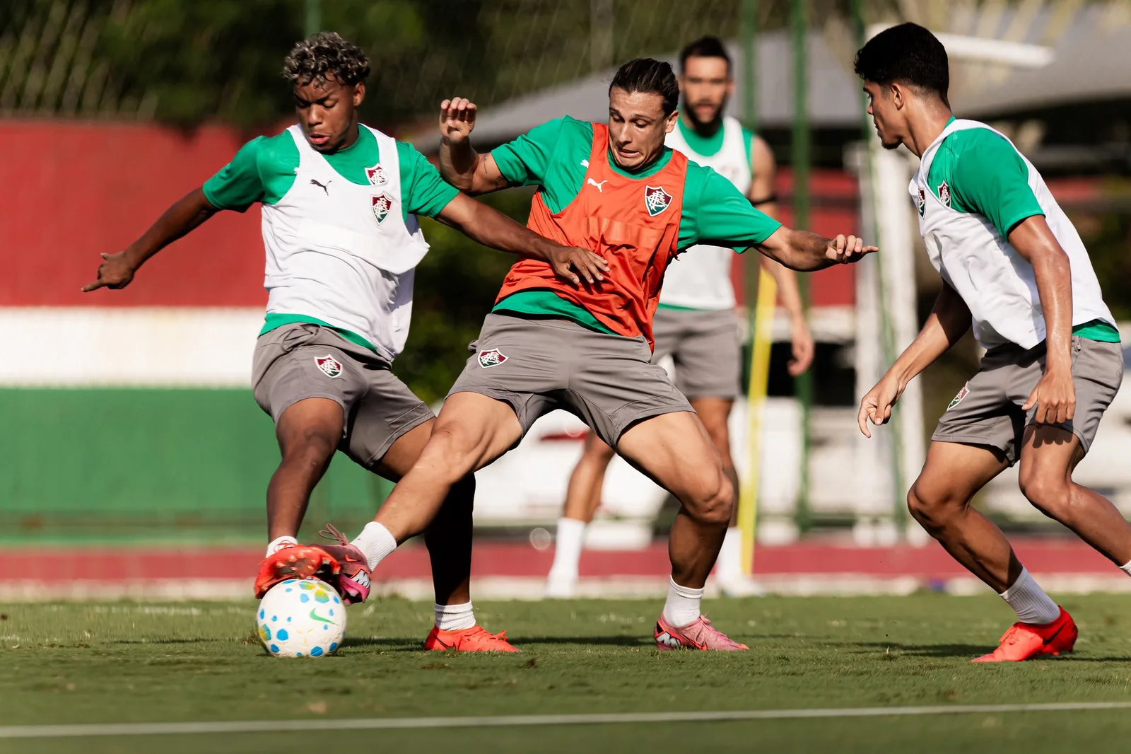 Fluminense define time para clássico após avaliação física neste sábado
