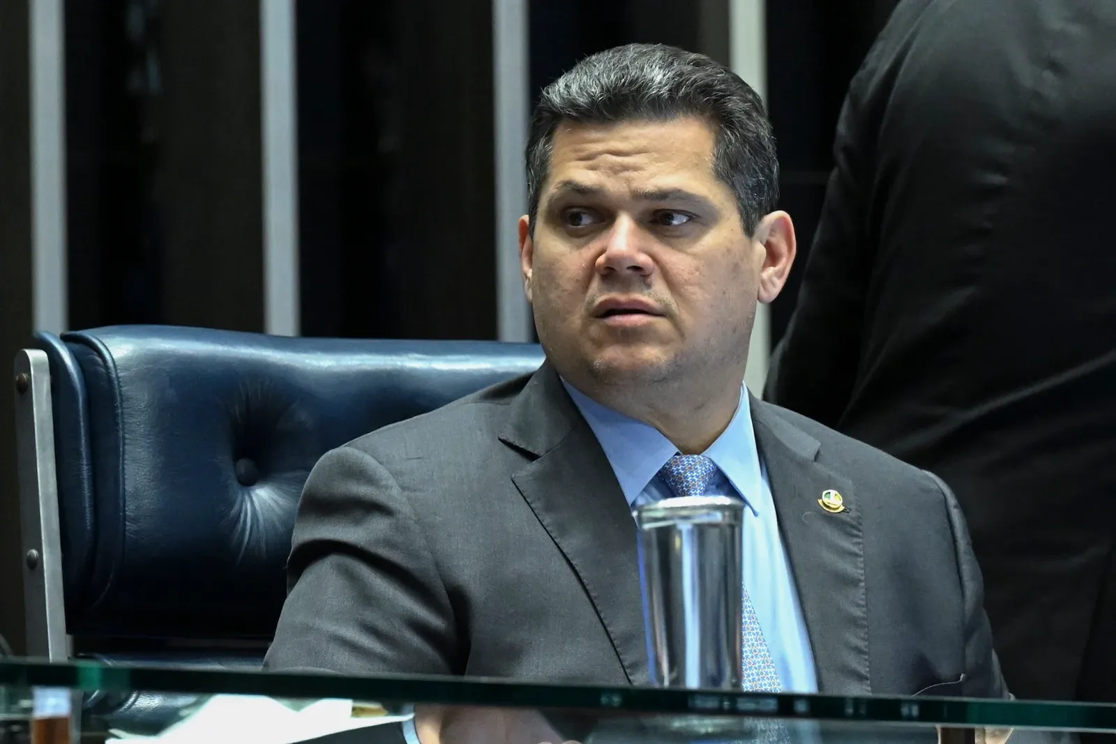 Pressão sobre Alcolumbre ameaça disputa pela Presidência do Senado em 2027