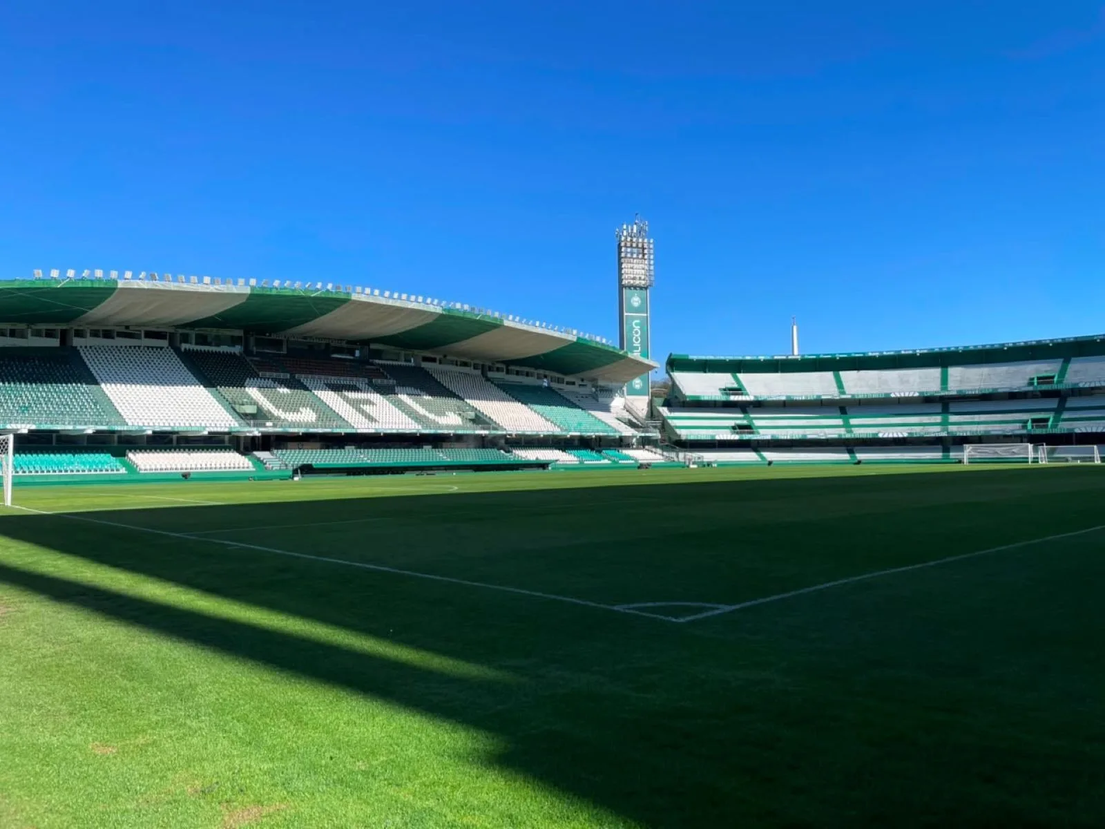 CBF remarca Coritiba x Botafogo para 12 de outubro no Couto Pereira