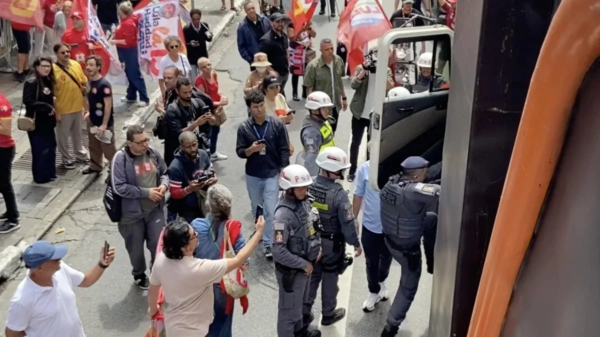 Ato de Lula na Augusta teve tensão com a PM antes da caminhada