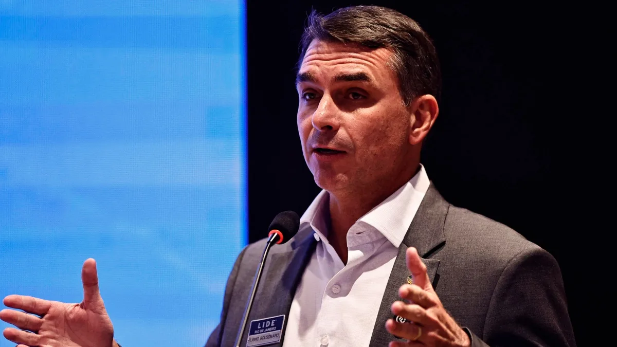 Campanha de Flávio Bolsonaro amplia reação a boato sobre Nossa Senhora