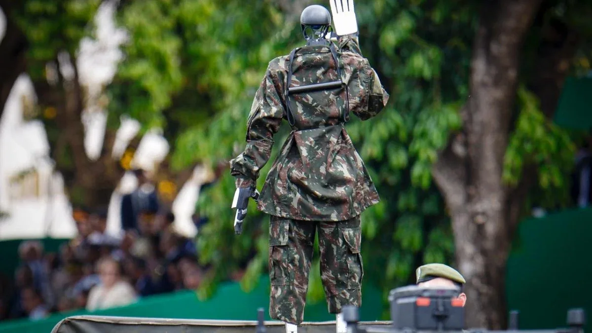 Robô humanoide usado pelo Exército é vendido por R$ 194 mil
