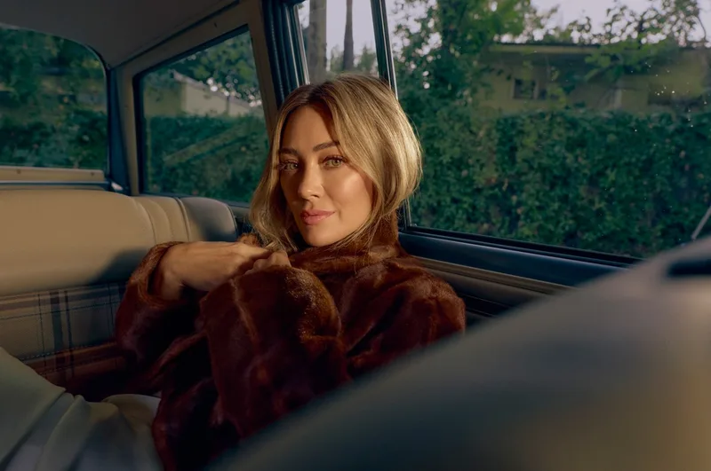 Hilary Duff marca apresentação no Espaço Unimed para agosto de 2027