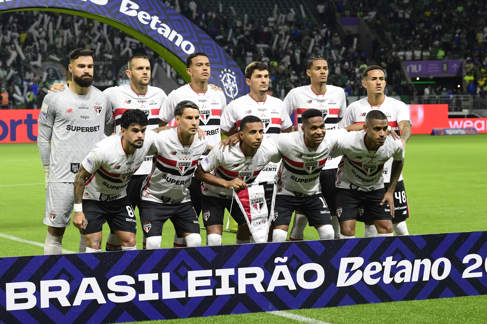 Expulsão de Osorio e erros defensivos marcam avaliação do São Paulo no clássico
