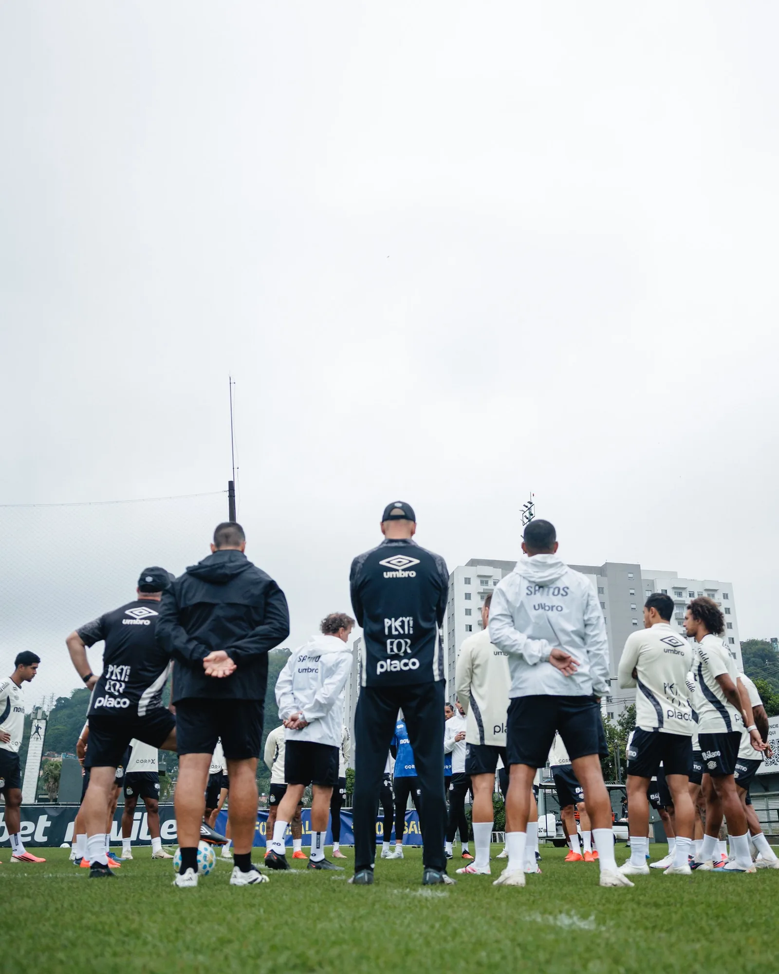 Santos melhora fora de casa e ganha opções para reagir no Brasileirão