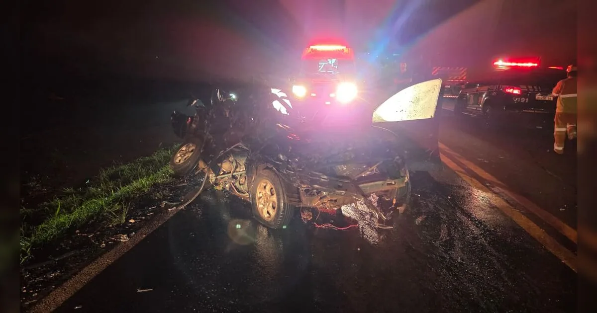Batida na BR-376 deixa motorista preso às ferragens em Apucarana
