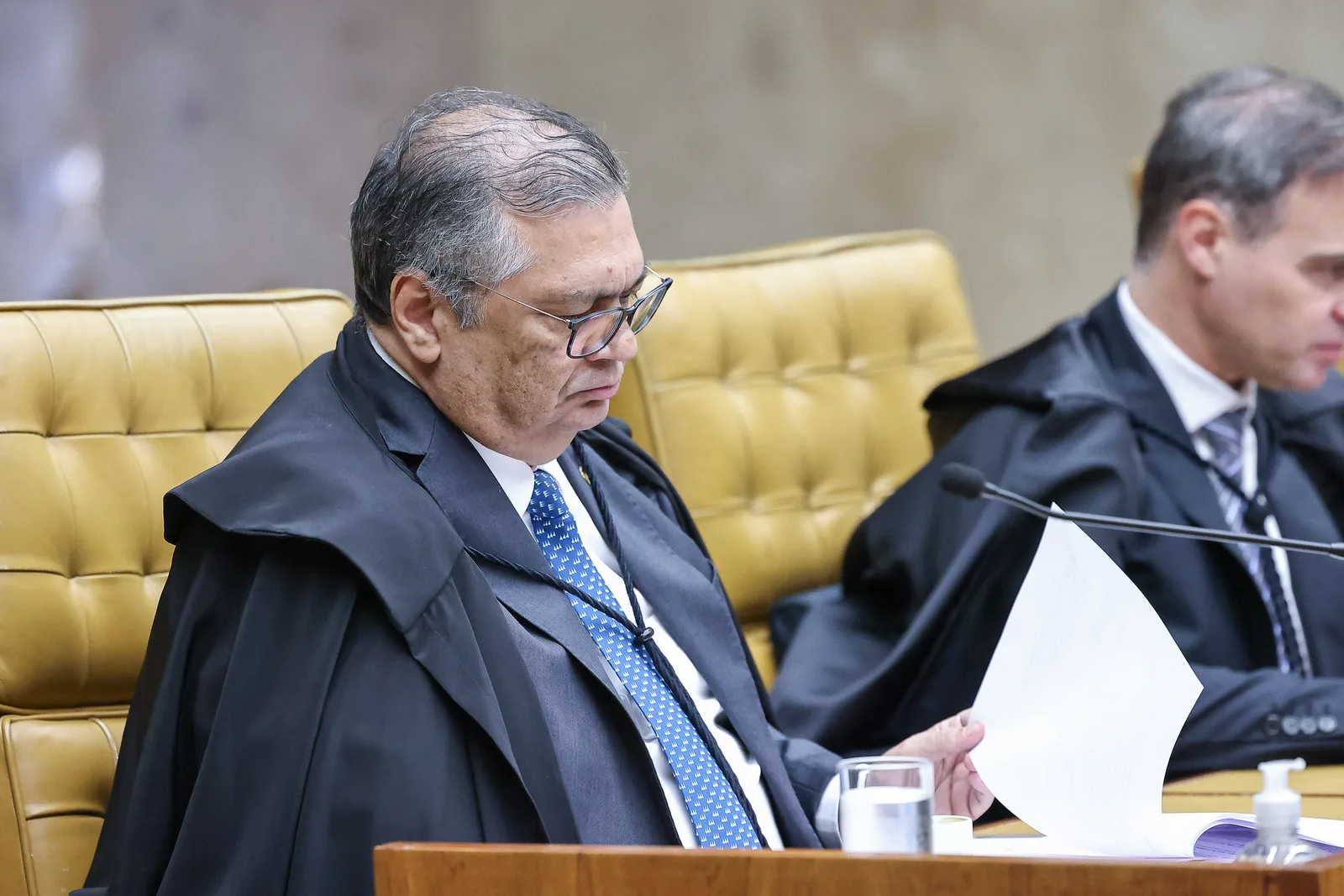 Dino barra novas suspensões na PF e reintegra Andrei Rodrigues